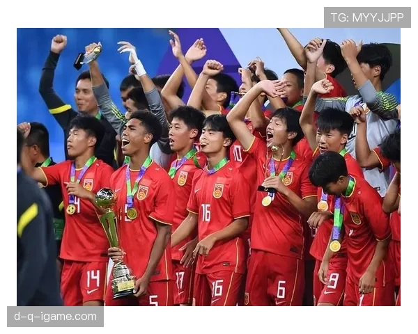 中国足球亚洲杯奋勇争先，团结拼搏展现复苏势头