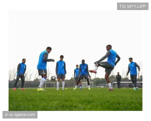 上海申花强化防守训练,全面提升球队战斗力 上海申花强化防守训练,全面提升球队战斗力