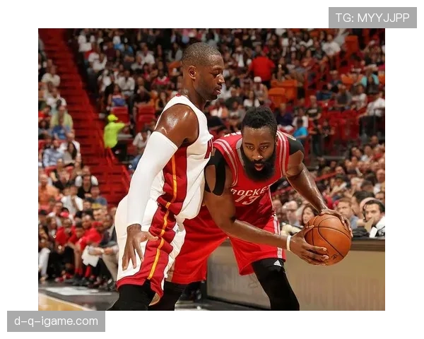 韦德关键时刻突破能力提升，拉开球队进攻空间明显