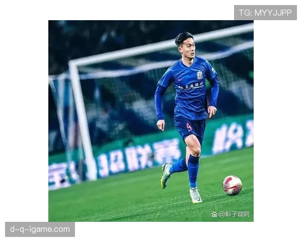 刷到蒋圣龙私服照，单件上衣都能付我一个月房租，人生坐标坠毁